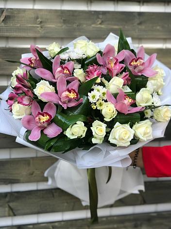 Букет цветов из: Розы и Хризантемы в Ильинский Погост