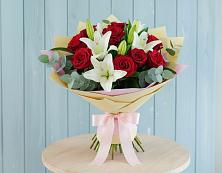 Букет цветов из:  Лилии и Розы в Ильинский Погост