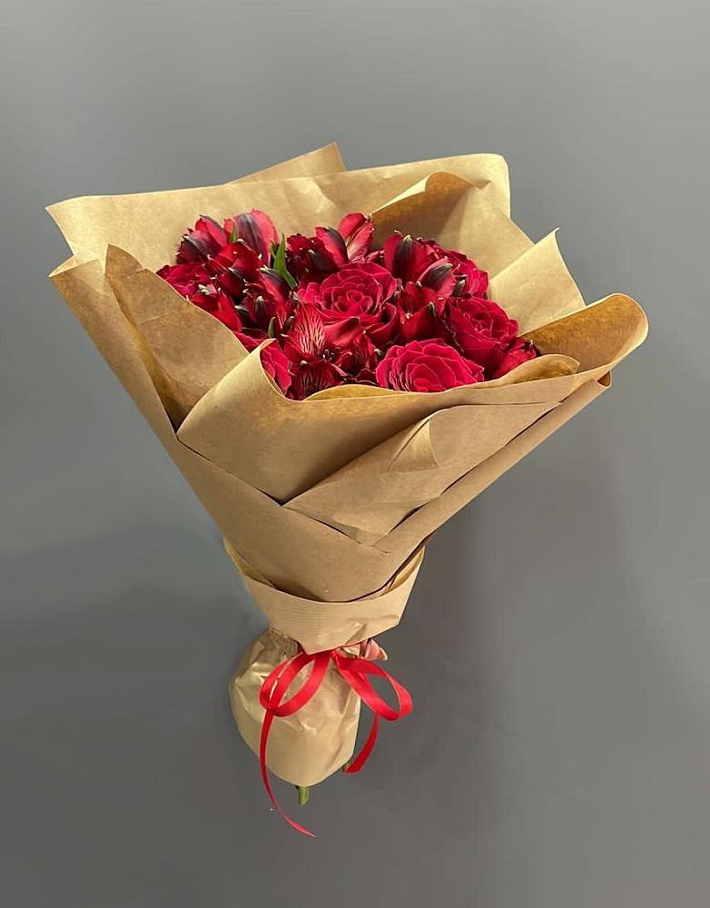 Букет цветов из: Альстромерии и Розы в Ильинский Погост