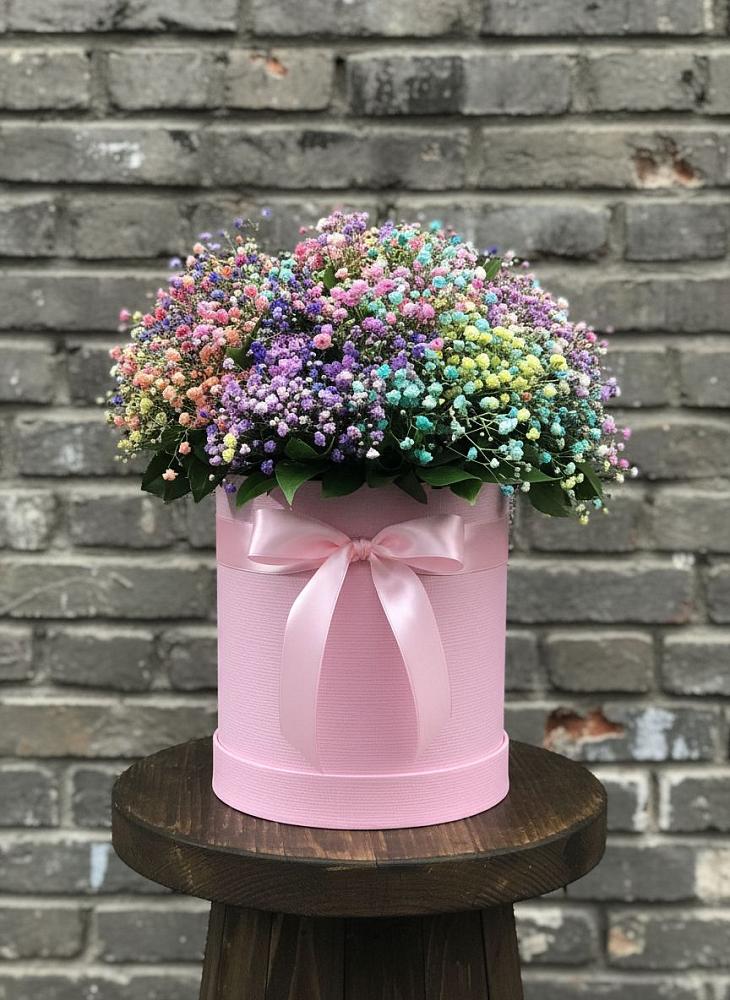 Цветочная композиция из Гипсофила и Розы в шляпной коробке в Ильинский Погост