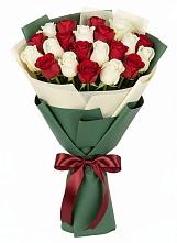 Букет Микс из красных и белых роз в Ильинский Погост