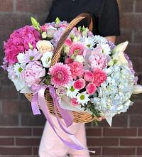 Цветочная композиция из Розы, Хризантемы, Пионы и Лизиантусы в корзине #REPLACE_PRED# Ильинский Погост