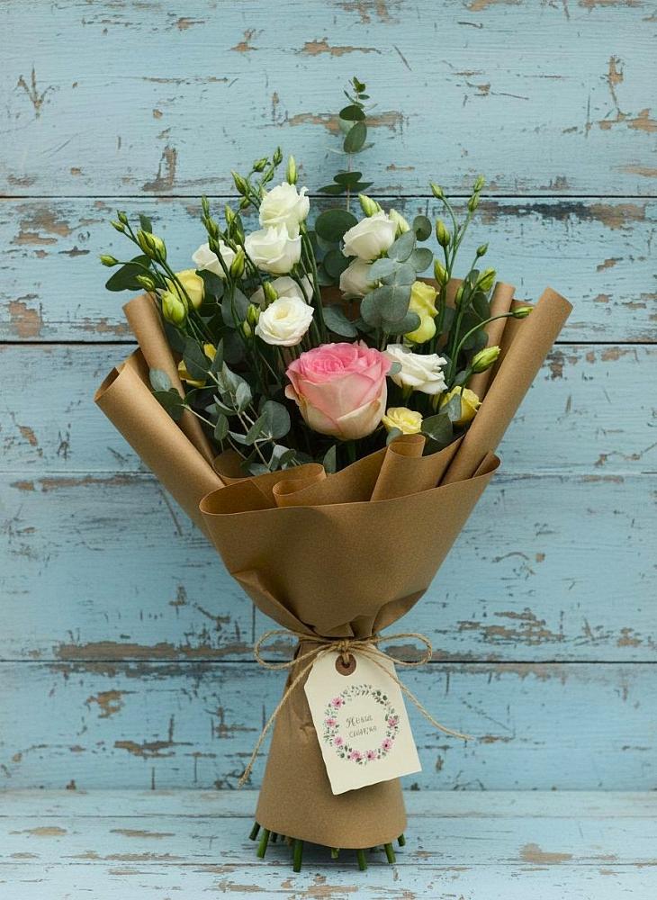 Букет цветов из: Розы и Лизиантусы в Ильинский Погост