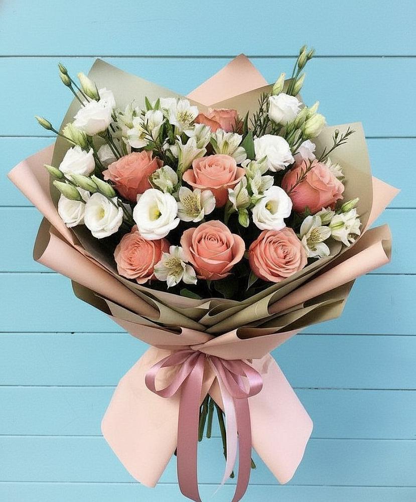 Букет цветов из: Розы, Альстромерии и Лизиантусы в Ильинский Погост