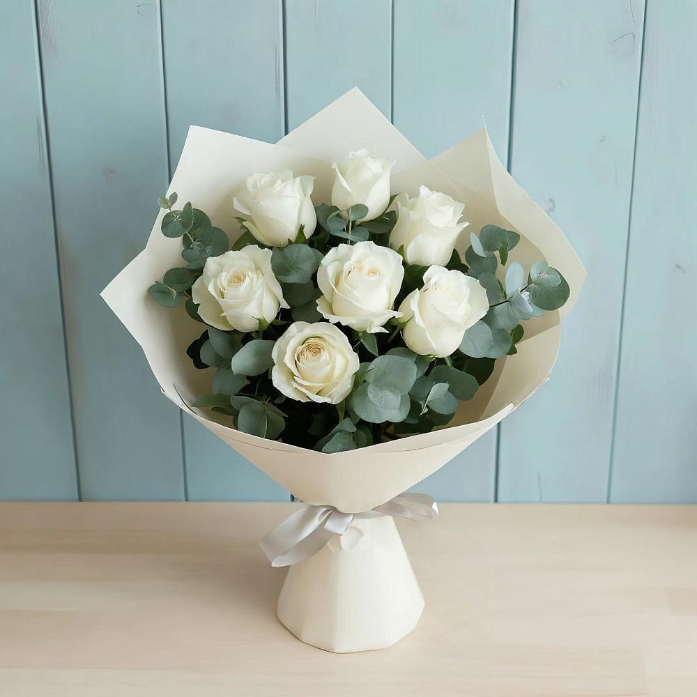 Букет Белые розы в Эвкалипте в Ильинский Погост