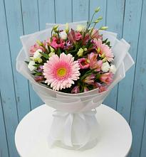 Букет цветов из:  Герберы, Альстромерии и Лизиантусы в Ильинский Погост