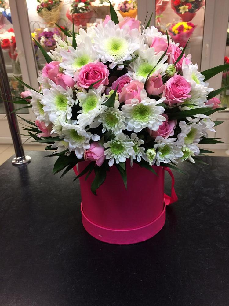 Цветочная композиция из Розы и Хризантемы в шляпной коробке в Ильинский Погост