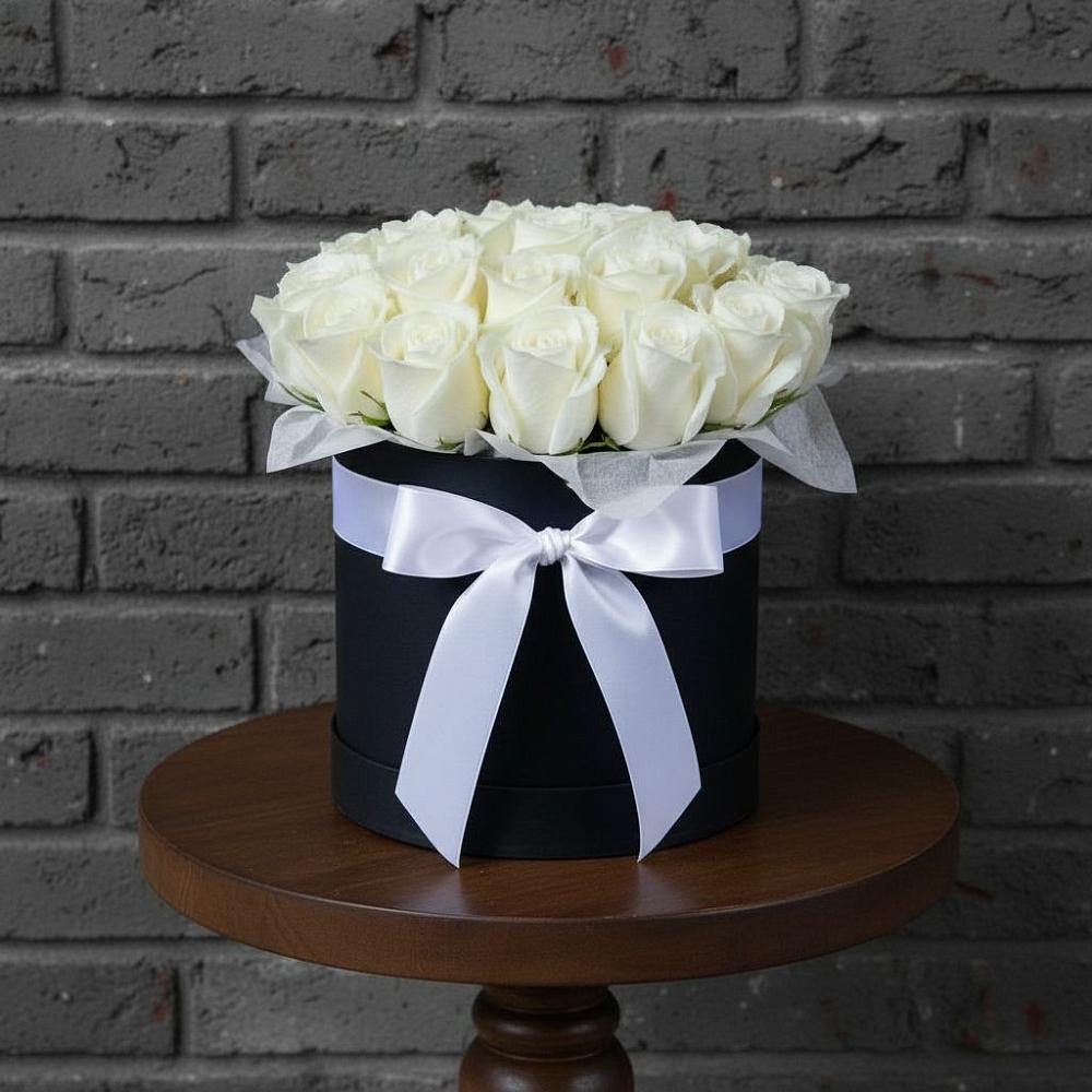 Цветочная композиция из Розы в шляпной коробке в Ильинский Погост