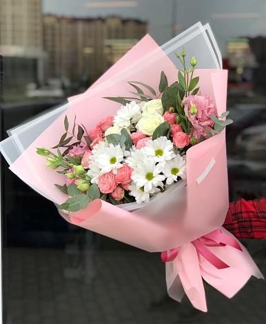 Букет цветов из: Розы, Лизиантусы и Хризантемы в Ильинский Погост
