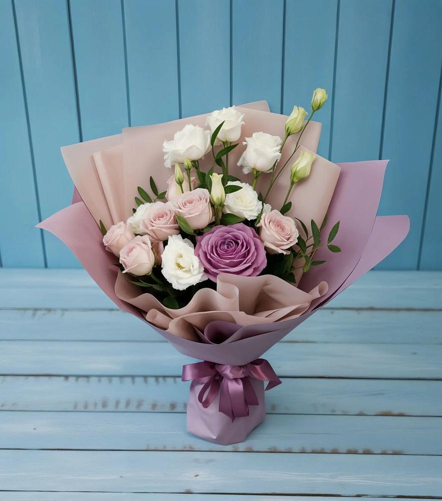 Букет цветов из: Розы и Лизиантусы в Ильинский Погост